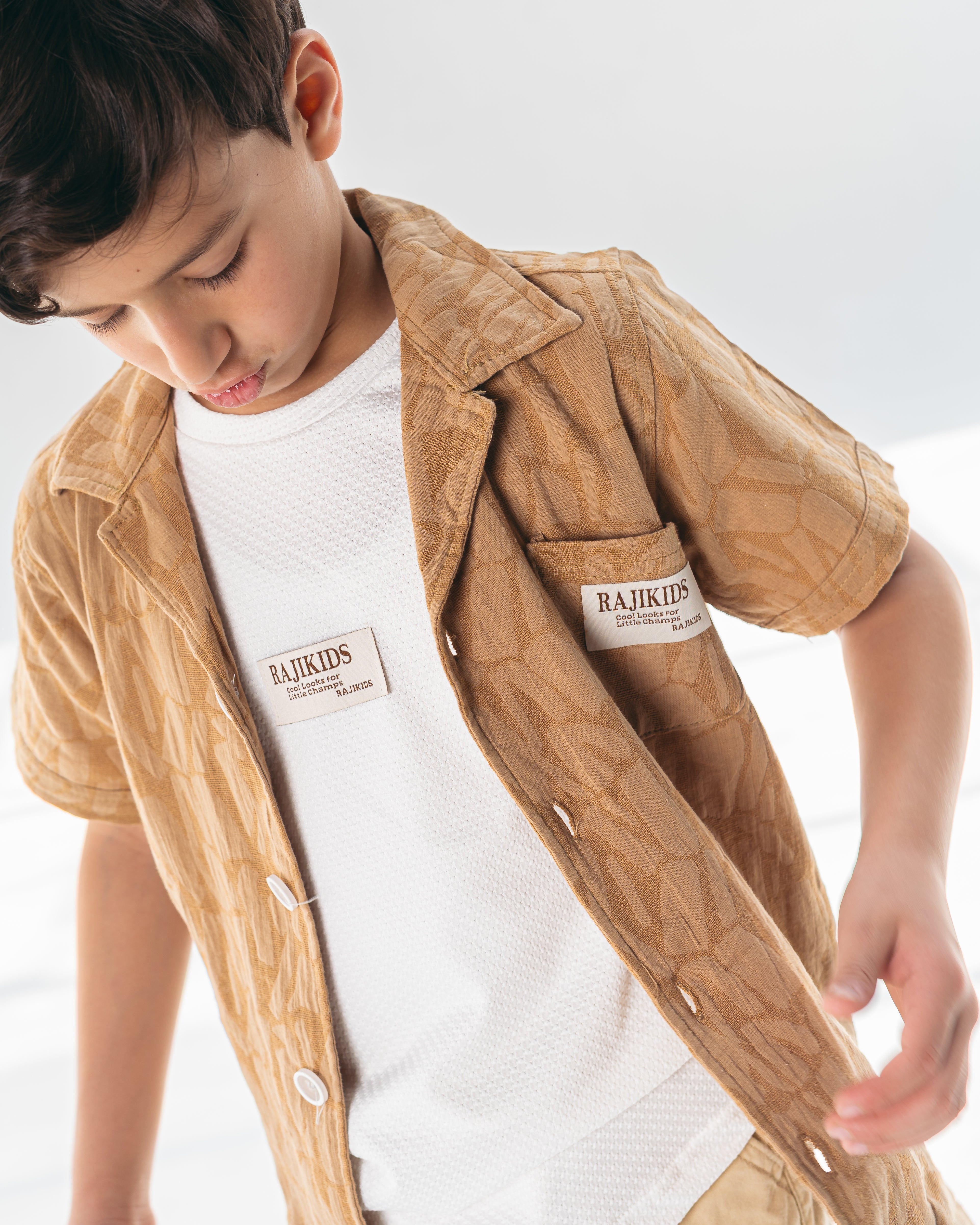 Neutral set-brown